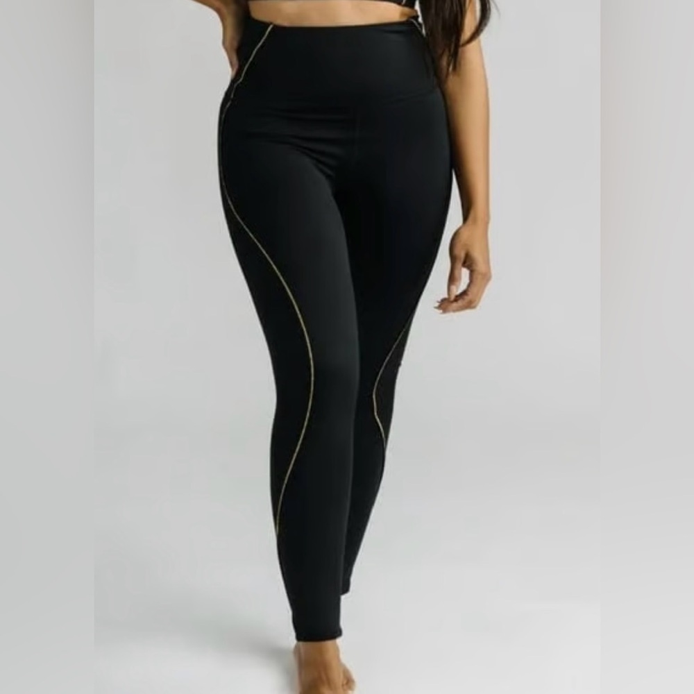 ZYIA active black gilded light n tight leggings-size 6-8 NWT